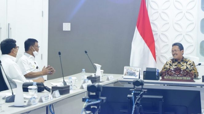 
 Gubernur Sulteng Rusdy Mastura saat menemui Menteri Kelautan dan Perikanan Sakti Wahyu Trenggono di KKP, Rabu 17 November 2021. Foto: Humas Pemda Sulteng