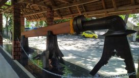 Guma adalah senjata tradisional Sulawesi Tengah yang berbentuk pedang. Foto: PaluPoso/Miftahul