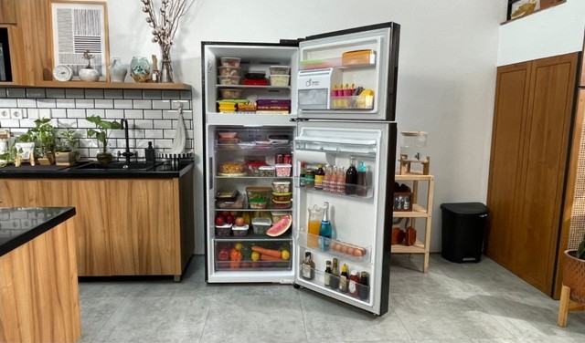 
 Ilustrasi kapasitas penyimpanan makanan dan minuman di kulkas. Foto: kumparan