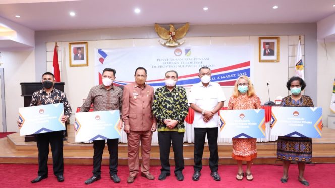 
 Penyerahan kompensasi bagi Korban Terorisme Masa Lalu dari LPSK senilai Rp 23 miliar. Foto: Istimewa