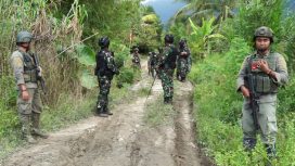 Danrem 132 Tadulako Brigjen TNI Farid Makruf pimpin patroli penyisiran kelompok teroris Poso di Pegunungan Parigi Moutong dan Sigi. Foto: Tim PaluPoso