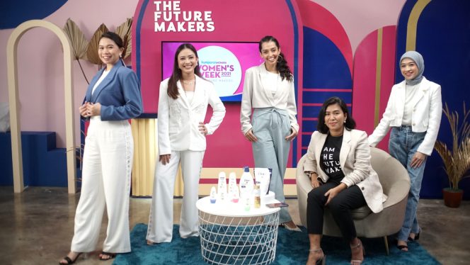 
 Para host dalam acara puncak kumparanWOMAN Women’s Week 2021 #TheFutureMakers. 
Dok. kumparan.

