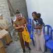 Wali Kota Palu Hadianto Rasyid serahkan bantuan paket Stunting ke warga. Foto: Istimewa