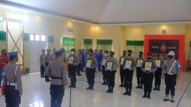 Upacara pemecatan 10 anggota Polri di Polres Bangkep. Foto: Istimewa