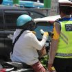 Ilustrasi Polisi Lalu Lintas melakukan tilang manual. Foto: Istimewa
