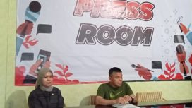 Wali Kota Palu Hadianto Rasyid (kanan) dan Kepala Bagian Hubungan Masyarakat (Humas) dan Protokol Pemkot Palu Evhie Fatimah Hatta. Foto: Dok PaluPoso