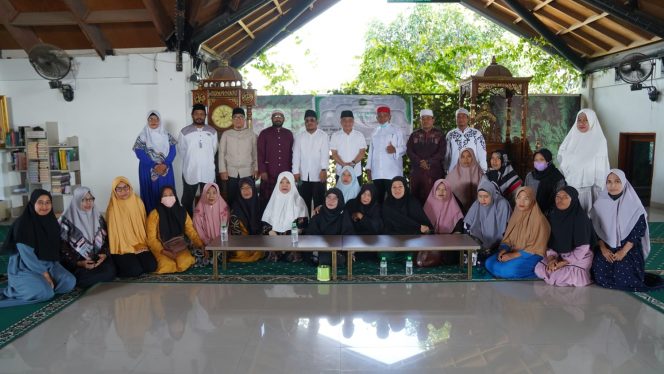 
 Wali Kota Palu Hadianto Rasyid menyatakan pelatihan penyelenggaraan jenazah ini sangat penting karena penyelenggaraan jenazah hukumnya Fardhu Kifayah yang berarti ketika seseorang sudah melakukannya, maka sudah mewakili semuanya. Foto: Pemkot Palu