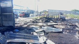 Kebakaran melanda dua lapak mebel kayu dan satu bengkel di Kelurahan Layana, Kecamatan Mantikulore, Kota Palu, Selasa 28 Februari 2023 pukul 08.25 Wita. Foto : Humas Polsek Palu Timur