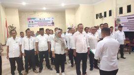 Ketua Umum Asosiasi Provinsi (Asprov) Persatuan Sepak Bola Seluruh Indonesia (PSSI) Sulawesi Tengah (Sulteng) Hadianto Rasyid melantik pengurus Asosiasi Kabupaten (Askab) PSSI) Kabupaten Parigi Moutong (Parimo) periode 2023-2027. Foto: Istimewa