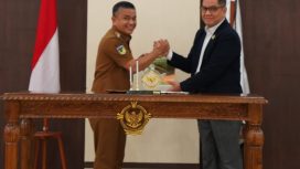 Wali Kota Palu Hadianto Rasyid serahkan LKPD tahun 2022 kepada BPK Sulteng. Foto : Humas Pemkot Palu