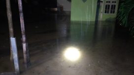 sungai Salu Salubi meluap dan merendam rumah warga di Desa Jono, Kecamatan Dolo, Kabupaten Sigi. Foto: Humas BPBD Sulteng