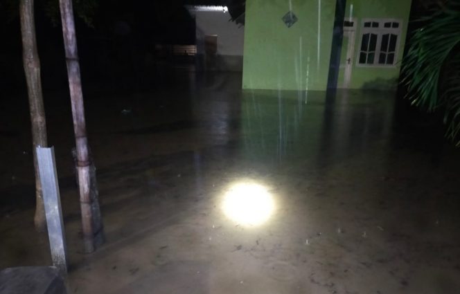
 sungai Salu Salubi meluap dan merendam rumah warga di Desa Jono, Kecamatan Dolo, Kabupaten Sigi. Foto: Humas BPBD Sulteng