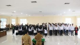 Pj Bupati Buol Muchlis melantik 99 pejabat fungsional. Foto : Diskominfo Buol