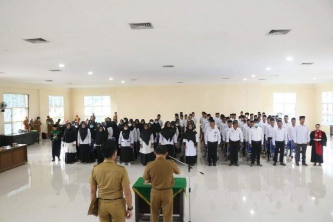
 Pj Bupati Buol Muchlis melantik 99 pejabat fungsional. Foto : Diskominfo Buol