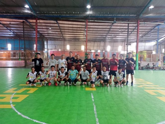 
 Pererat Sinergitas, PWI Sulteng FC dan Krisna FC Gelar Fun Football. Foto : Krisna FC