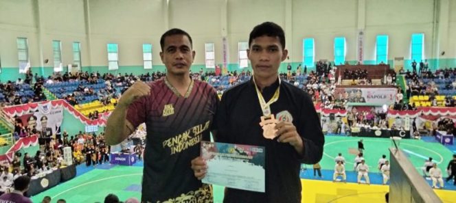 
 Harumkan Nama Sulteng, Bripka Moh Asier Raih Medali Perunggu di Kejuaraan Pencak Silat. Foto : Humas Polda Sulteng