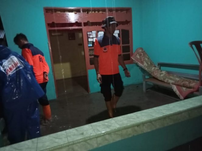 
 Banjir yang terjadi di Jalan Bayam I dan II serta jalan Datu Adam Kelurahan Balaroa, Kecamatan Palu Barat, Kota Palu. Foto : Humas BPBD Sulteng