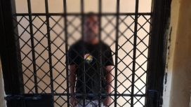Seorang pria berinisial IF (27) berhasil dibekuk Polsek Biromaru lantaran menikam seorang warga. Foto : Humas Polres Sigi