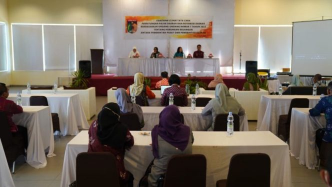 
 Sekretaris Daerah Kota Palu Irmayanti Pettalolo membuka kegiatan Coaching Clinic. Foto : Humas Pemkot Palu