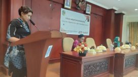 Asisten Administrasi Umum Setda Kab Parigi Moutong Aswini Dimple membuka Fokus Group Discussion (FGD). Foto : Diskominfo Parimo