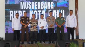 Wali Kota Palu Hadianto Rasyid saat mrmbuka Musrenbang di Taipa Beach. Foto : Humas Pemkot Palu