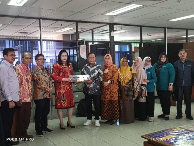 
 Tim Pansus II yang di ketuai oleh Alimuddin Paada dan didampingi kepala Dinas Sosial Provinsi Sulawesi Tengah Sitti Hasbia N Zaenong melakukan kunjungan ke Dinas Sosial Provinsi DKI Jakarta. . foto : Humas DPRD Sulteng