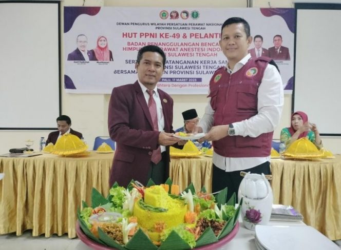 
 Ketua DPW PPNI Sulteng Masri Daeng Taha bersama ketua Bapena PPNI Sulteng Antoni. Foto: Antoni