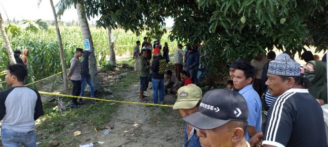 
 Lokasi penemuan jenazah perempuan yang terbakar dipasang garis polisi. Foto: Humas Polres Sigi