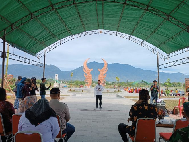 
 Bupati Sigi Irwan Lapatta saat meresmikan Taman Taiganja. Foto: Humas Pemkab Sigi