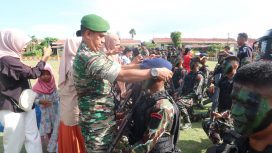 Moment Haru Hiasi Upacara Pembaretan Personil Brimod Polda Sulteng. Foto: Humas Polda Sulteng
