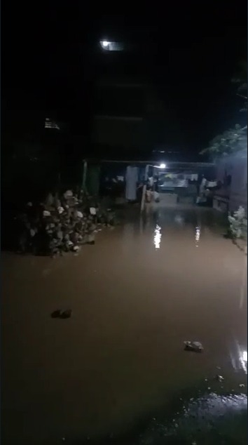 
 Sebanyak 60 unit rumah tergenang banjir di Desa Tomini, Kecamatan Tomini Barat, Kabupaten Parigi Moutong. Foto: BPBD Sulteng