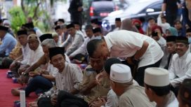 Wali Kota Palu Hadianto Rasyid baru saja melepas Tim Silaturrahim Ramadan 1444 Hijriah Pemerintah Kota Palu. Foto: Humas Pemkot Palu