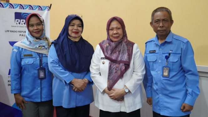
 Wakil Wali Kota Palu Reny A Lamadjido saat menjadi narasumber dalam dialog bersama RRI Palu. Foto: Humas Pemkot Palu