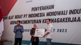 PT IMIP hibahkan 10 alat berat kepada Kemnaker RI. Foto: Humas IMIP