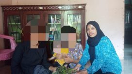 Kelurahan Kabonena di wakilkan Ketua Pandu Pancasila Kabonena ibu Risna menyalurkan program gerakan segenggam beras kepada anak terindikasi stunting. Foto: Putra M Airlangga
