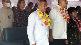 Bupati Parigi Moutong (Parimo) Samsurizal Tombolotutu bersama warga Tolai, Kecamatan Torue merayakan Jumat Agung sebagai rangkaian hari raya Paskah. Foto: Diskominfo Parimo