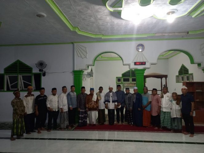 
 Tim Safari Ramadhan Pemerintah Provinsi Sulawesi Tengah mengunjungi masjid Ar Rafiq di Desa Sansarino. Foto: Humas Pemrov Sulteng