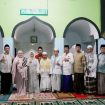 Sekretaris DPRD Provinsi Sulteng Siti Rachmi Amir Singi bersama rombongan Safari Ramadan di masjid Al-Huda di Desa Sumoli. Foto: Humas DPRD Sulteng