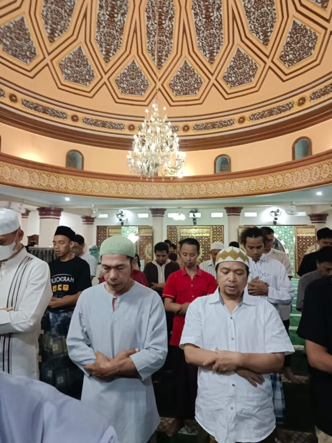 
 Kepala Pembinaan Mental Kostrad Kolonel Inf Rahman T Leho berkesempatan mengisi tausiah di Masjid At Taqwa di lingkungan Kostrad. Foto: istimewa