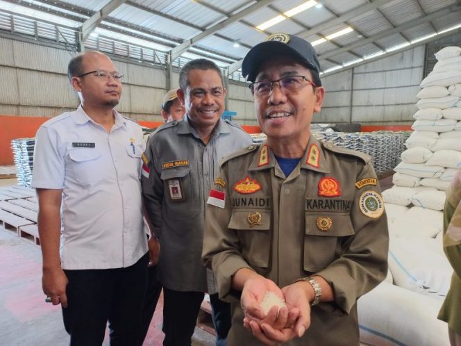 
 Kepala Barantan Palu Tinjau Pasar Masomba untuk memastikan ketersediaan bahan pokok aman. Foto: Humas Barantan Palu