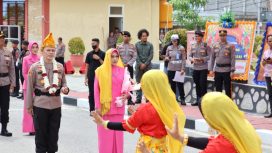 Tarian Adat Kaili Mokambu Sambut Kedatangan Kapolda Sulteng yang Baru. Foto: Humas Polda Sulteng