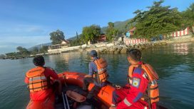 Basarnas Palu saat melakukan pencarian terhadap korban Rendi warga Kelurahan Tipo. Foto: Humas Basarnas Palu