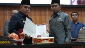 Wali Kota Palu Hadianto Rasyid menghadiri rapat Paripurna di DPRD Kota Palu. Foto: Humas Pemkot Palu