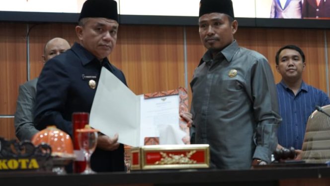 
 Wali Kota Palu Hadianto Rasyid menghadiri rapat Paripurna di DPRD Kota Palu. Foto: Humas Pemkot Palu