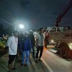 Pemasangan set jembatan darurat dilakukan dengan cepat oleh instansi terkait. Foto: BPBD Sulteng