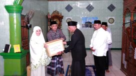 Kepala BPBD Sulteng Akris Fattah Yunus bersama Sekwan Daerah Siti Rachmi Amir Singi mengikuti Safari Ramadan di Donggala. Foto: DPRD Sulteng