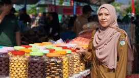 Kepala Bidang Industri Siti Faisyah Korompot menghadiri pembukaan Pasar Murah yang dilaksanakan di Halaman Korem 132 Tadulako. Foto: Humas Pemkot Palu