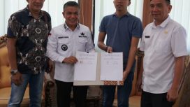 Wali Kota Palu Hadianto Rasyid menandatangani MoU dengan PT. Mirror Maze Indonesia. Foto: Humas Pemkot Palu