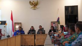 Wali Kota Palu Hadianto Rasyid bersama pihak Sampoerna melakukan pertemuan dengan guru dan kepala sekolah. Foto: Humas Pemkot Palu