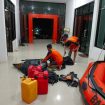 Tim rescue Unit Toli-toli mempersiapkan peralatan guna melakukan pencarian korban hilang di Buol. Foto: Basarnas Palu